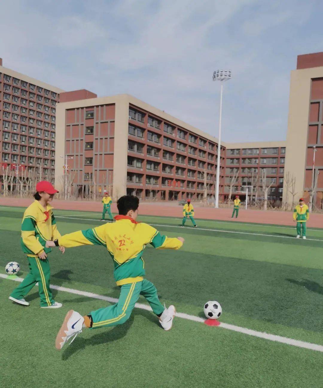 罗马训练开放日,今晚强势反弹引欢呼,社区盾在即,心理建设被强调(哥德巴赫猜想原文) 罗马训练开放日,今晚强势反弹引欢呼,社区盾在即,心理建设被强调(哥德巴赫猜想原文)